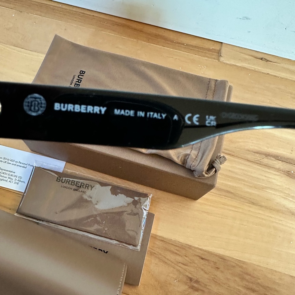 NWT- Burberry Hayden BE4394 Black Sunglasses with Tan Case - Picture 6 of 13